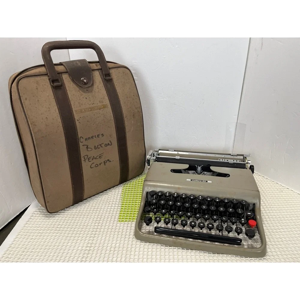 Vintage Olivetti Lettera 22 Portable Manual Typewriter with Case Made in Italy